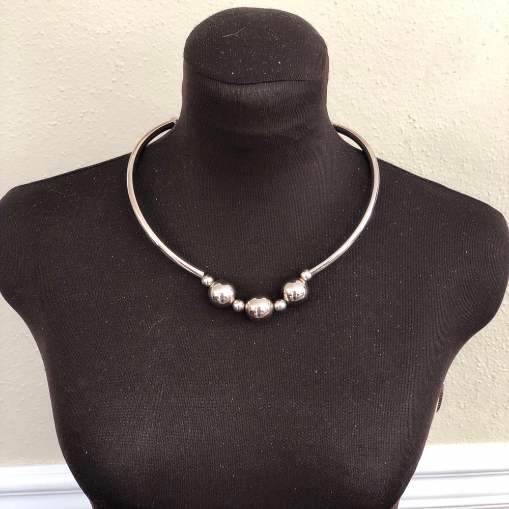 Attractive necklace
